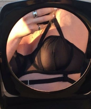 Озорная и опытная, я готова погрузить тебя в мир наслаждения и страсти 🌹💋
Мои услуги просто непревзойденны. Я могу удовлетворить все твои сокровенные желания и фантазии. От нежных ласк и массажа до разнообразных игр и экспериментов – я делаю все, чтобы принести тебе полное удовольствие. 💫🔥
Мое гибкое тело и нежный трепетный прикосновения сведут тебя с ума. Мои губы готовы удовлетворить самые изысканные вкусы. Фотографии, которые ты видишь, полностью реальны - я прекрасная и сексуальная индивидуалка, которая живет в Москве. 🌟😘
Мои клиенты всегда остаются довольными и возвращаются ко мне снова и снова. Мы с тобой окунемся в вихрь страсти и наслаждения, и я обещаю, что ты не захочешь уйти от меня! 💕🔞
Так что не медли, дорогой. Звони мне и я окажу тебе незабываемый отдых и удовольствие, которые подарят тебе Любовь и Счастье. Жду тебя в своем уютном гнездышке в Москве. 🔥💋 Оана